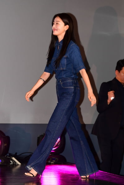 한선화, 청청패션도 완벽하게 소화[TEN포토]