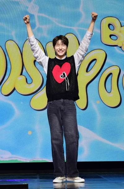 비디유 김민서, 즐거운 데뷔 무대[TEN포토]