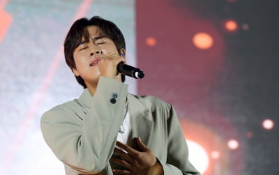 이무진, 신한 29초영화제 무대 화려하게 꾸며…"한 분야에 미쳐 있는 사람들 모인 자리에서 노래해 영광"