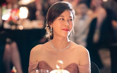 '46세' 김하늘, 앙상한 어깨라인 자랑하는 여신 자태[TEN★]