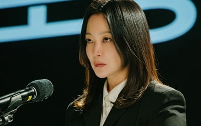 Kim Hee-sun holds an emergency press conference