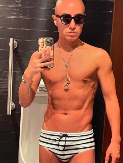 Hong Seok-cheon, 54 years old, you can't believe it, he has zero flab
