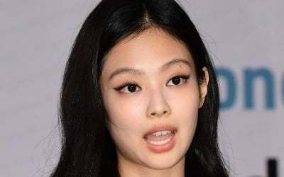 ジェニー、室内喫煙·無礼論議に反省