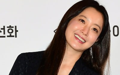 47-year-old Kim Hee-seon becomes a grandmother