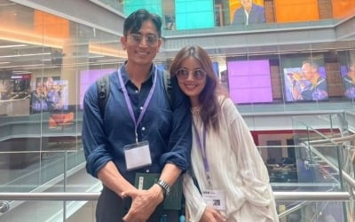 차인표♥신애라, 20대 커플이라 해도 믿겠네…영국에서 풋풋한 데이트[TEN★]