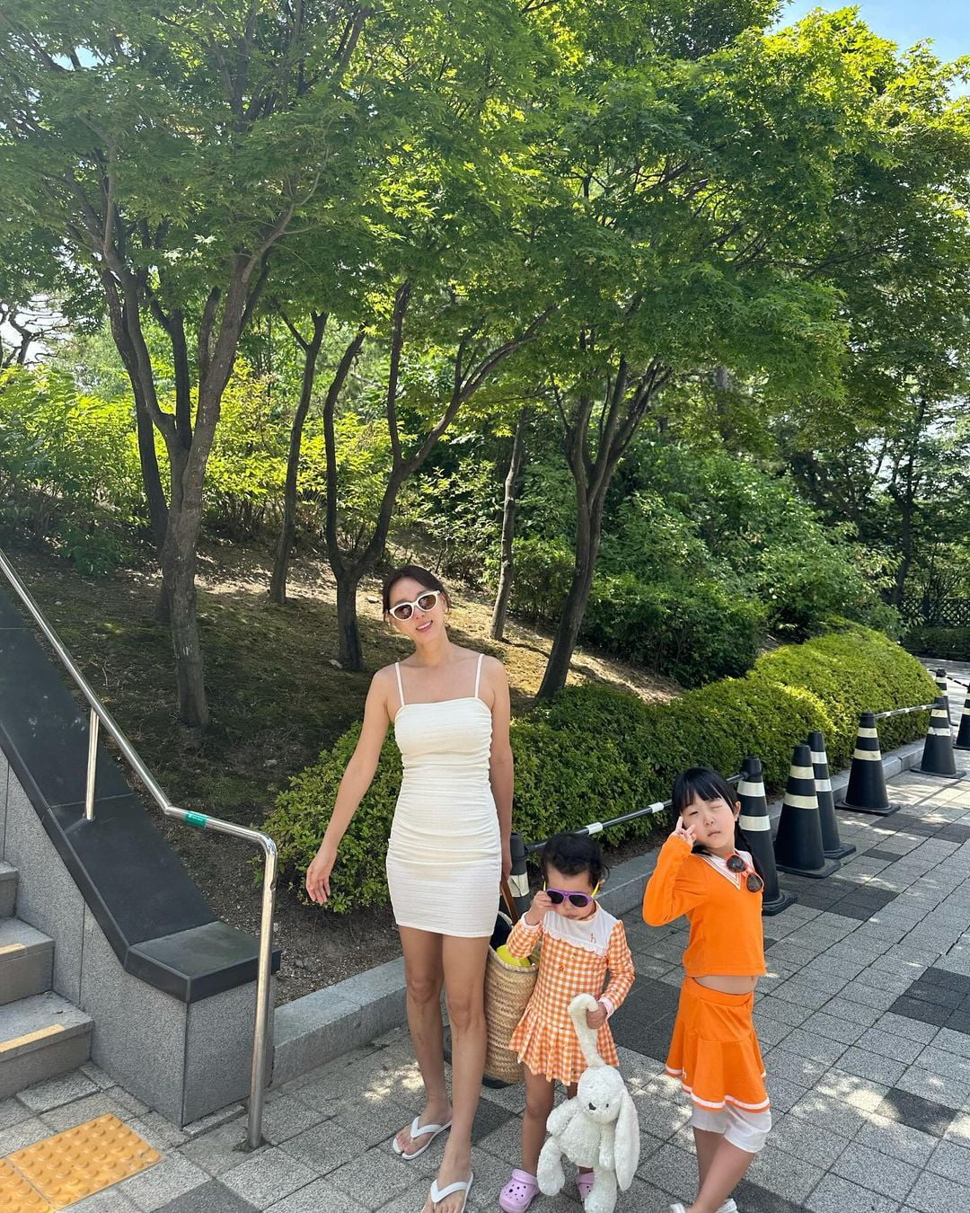 '44세' 이지혜, 밀착 수영복에도 군살 제로…5성급호텔 수영장서 바캉스