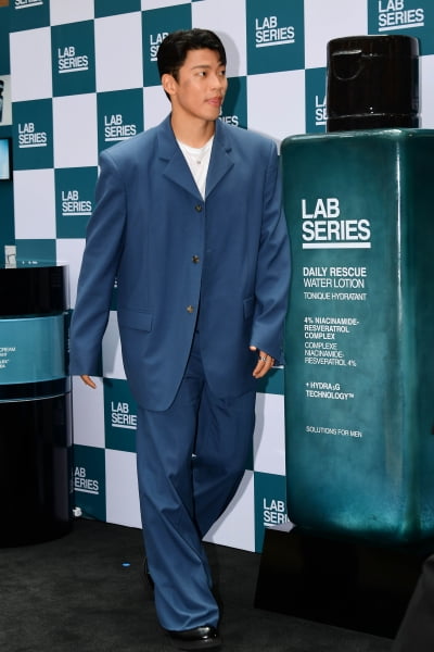 황희찬, 휴~ 드디어 행사 끝났다[TEN포토]