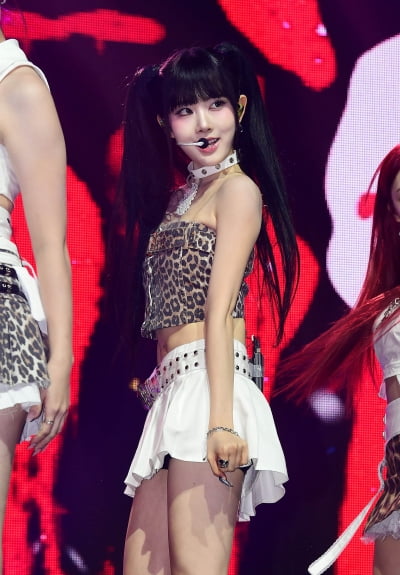 스테이씨 시은, 감출 수 없는 복근[TEN포토]