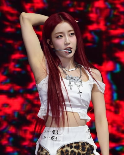 스테이씨 수민, 강렬한 레드[TEN포토]