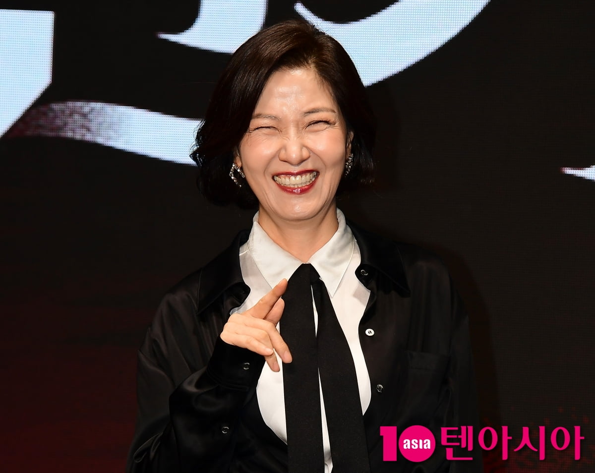 서이숙, 강한 카리스마 반전 함박미소[TEN포토]