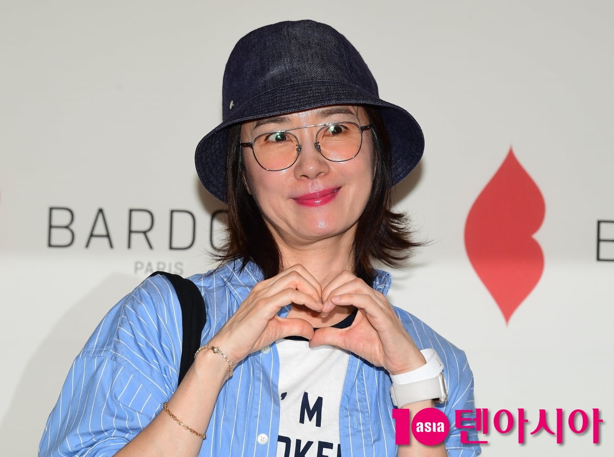 오연수, 하트 뿌려요[TEN포토]