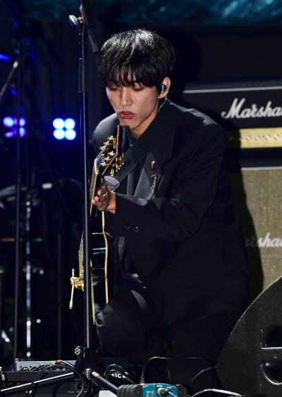 이승윤, 화려한 기타 퍼포먼스[TEN포토]