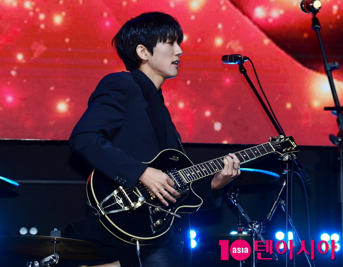 이승윤, 아직도 방구석에서 친구들이랑 음악하고 있다[TEN포토]