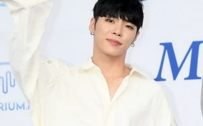 "전곡 19금, 수위 높아"…'프로포폴→펫샵 논란' 휘성, 논란 딛고 컴백 시동