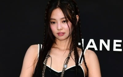 '실내 흡연·무례 논란' 제니 지키기 나섰다…지인 "사과했고 당사자도 괜찮다며 넘어가"[TEN이슈]