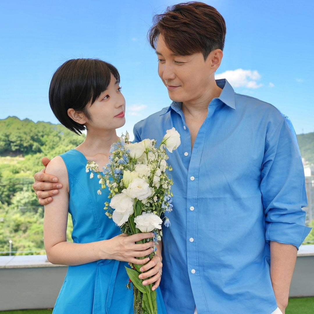 '결혼식 2번' 심형탁, ♥사야와 첫 결혼기념일…18살 차이의 꿀 떨어지는 눈빛
