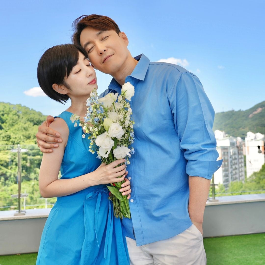 '결혼식 2번' 심형탁, ♥사야와 첫 결혼기념일…18살 차이의 꿀 떨어지는 눈빛