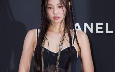 샤넬 휘감은 블랙핑크 제니, 아슬아슬 속옷 다 비치네