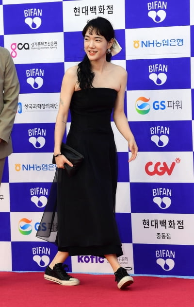손수현, 시원한 어깨 드러내고[TEN포토]