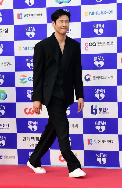 최다니엘, 안경 벗고 화려한 외출[TEN포토]