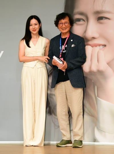 손예진, 정지영 조직위원장과 다정하게[TEN포토]