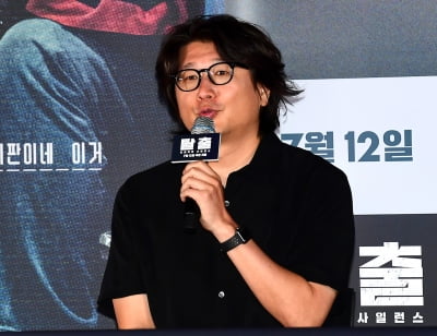 김태곤 감독, "故 이선균과 머리 맞대고 답을 찾으며 영화 찍었다" [TEN포토]