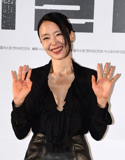 전도연, 코찡긋 꽃미소[TEN포토]