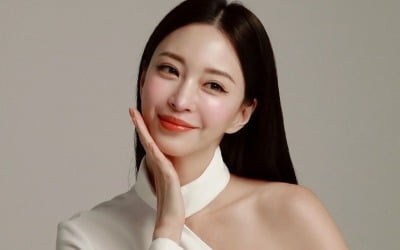 한예슬, ♥10살 연하와 결혼하고 얼굴 폈네…구김살 없이 화사