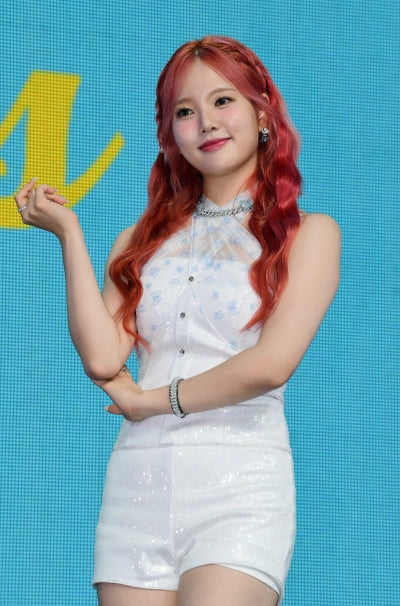 위클리 이수진, 시선 사로잡는 레드[TEN포토]