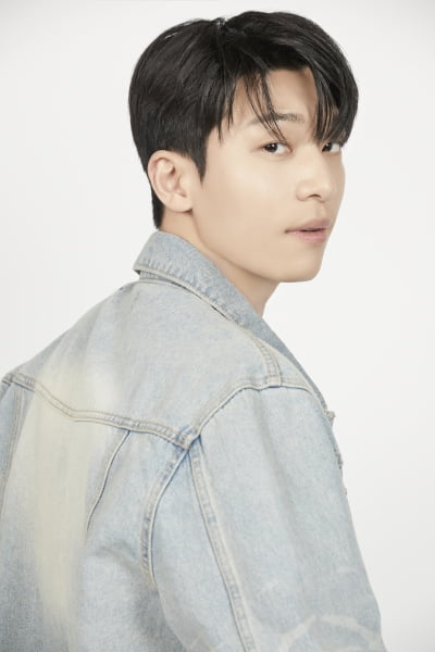위하준 "분필 가루를 얼마나 먹었는데, 결국 노부부에게 칠판 무료나눔"[인터뷰①]