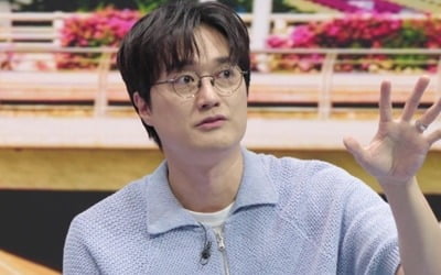Lee Jang-won has a unique hobby.