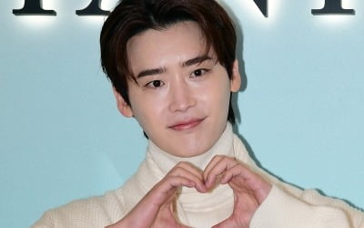 '♥아이유' 이종석, 팬들에게 초대장 건넸다…데뷔 14년 만에 희소식[TEN이슈]