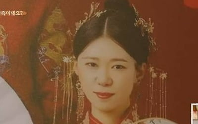 Yeom Hye-ran reveals surprise wedding photos