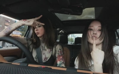 한소희X전종서, 안전벨트 미착용 논란 터졌다…야밤에 드라이브 친목[TEN이슈]
