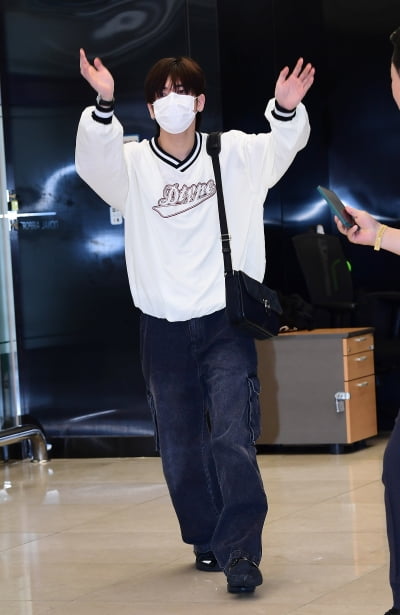 TXT 태현, 환호속에 답례중[TEN포토]