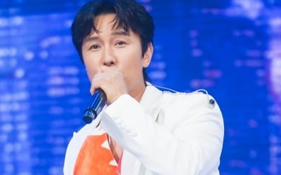 김동완, 22살 연하 여가수와 핑크빛♥…서윤아와 열애 아니었네 ('미스쓰리랑')