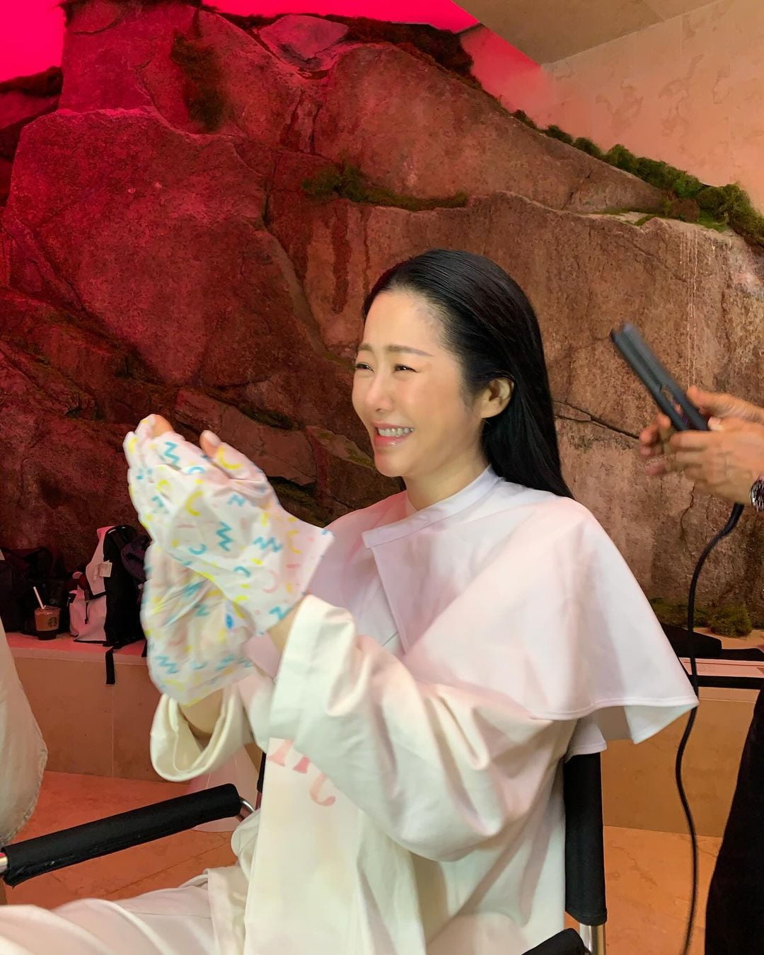 고현정, 이렇게 관리하니 53세에도 주름 없지…손까지 케어
