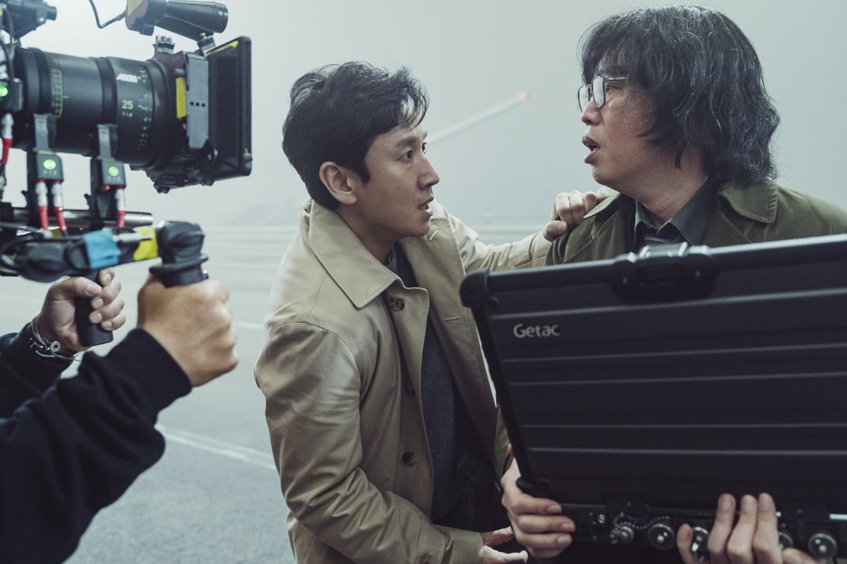 구르고 달리고…이선균→주지훈, 몸 사리지 않은 열연('탈출')