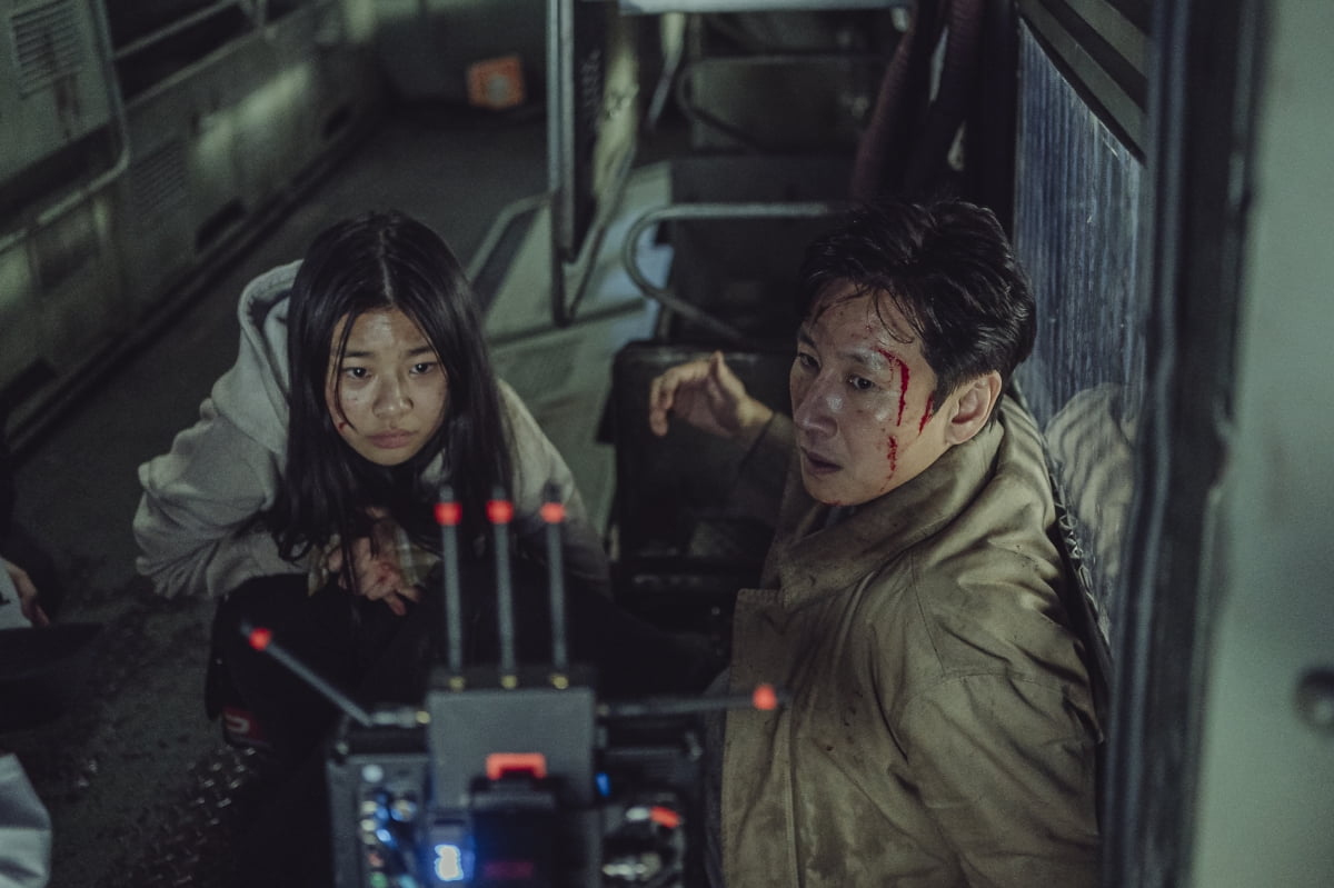 구르고 달리고…이선균→주지훈, 몸 사리지 않은 열연('탈출')
