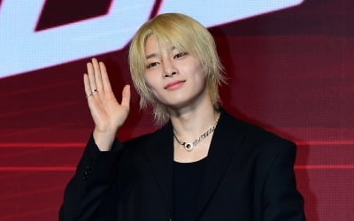 [종합] '재계약 도장 쾅' 스트레이 키즈 "이번엔 로제 마라맛, 가요계 씹어먹겠다"
