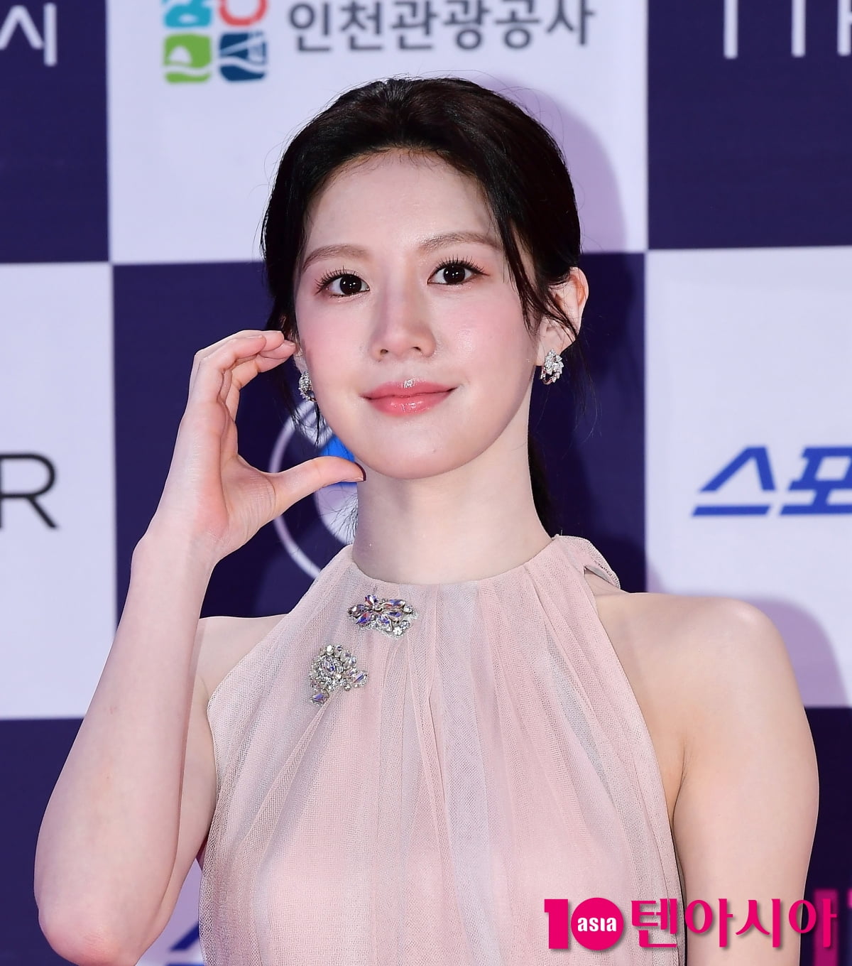 고윤정, 꽃내음 가득한 매력[TEN포토]
