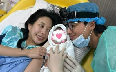'이지훈♥' 아야네, 첫 가족 사진 공개…"이지훈 벌써 둘째 얘기해"