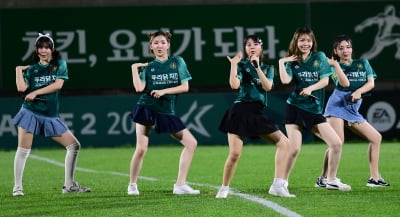 버스터즈, 화려한 퍼포먼스[TEN포토]