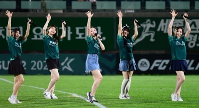 버스터즈, 무더위 날리는 열정적인 무대[TEN포토]