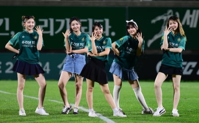 버스터즈, 여름인걸 무대[TEN포토]