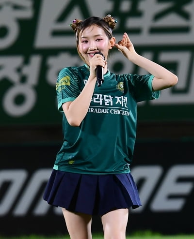 버스터즈 민지, 조명 보다 빛나는 미모[TEN포토]