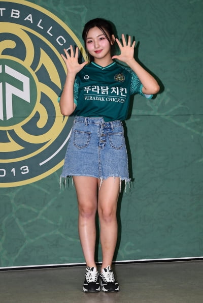 버스터즈 지은, 싱그러운 가득한 인사[TEN포토]