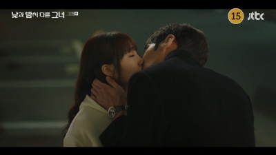 [종합]최진혁, ♥정은지에 키스 "내 마음 늦게 알아차려 미안"('낮밤녀')
