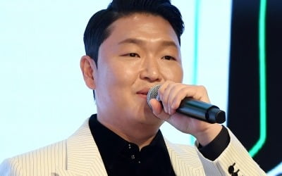 [종합] 싸이 흠뻑쇼, 무대 조명 무너져 공연 중단→둘째 날 공연은 성료