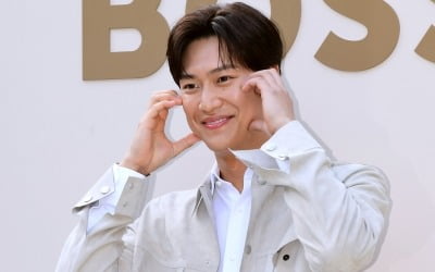 Na In-woo, surprise news 11 years after debut